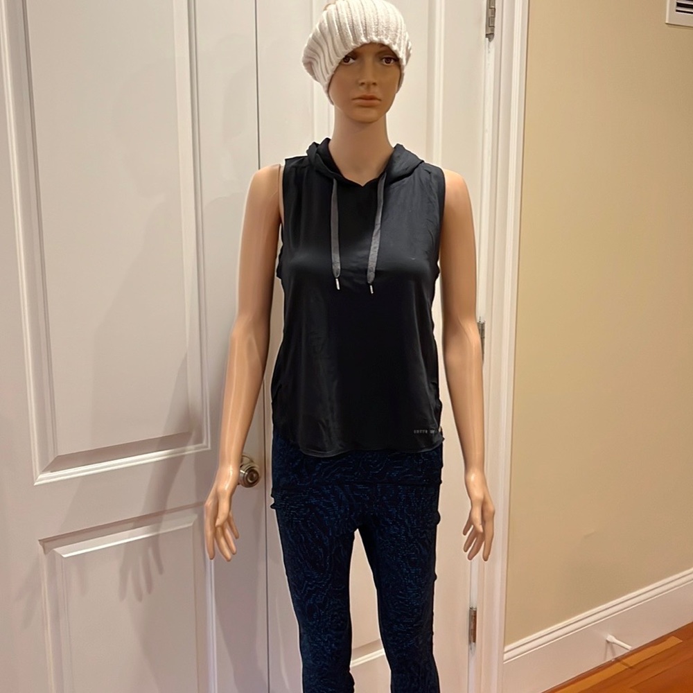 Under Armour sleeveless black hoodie